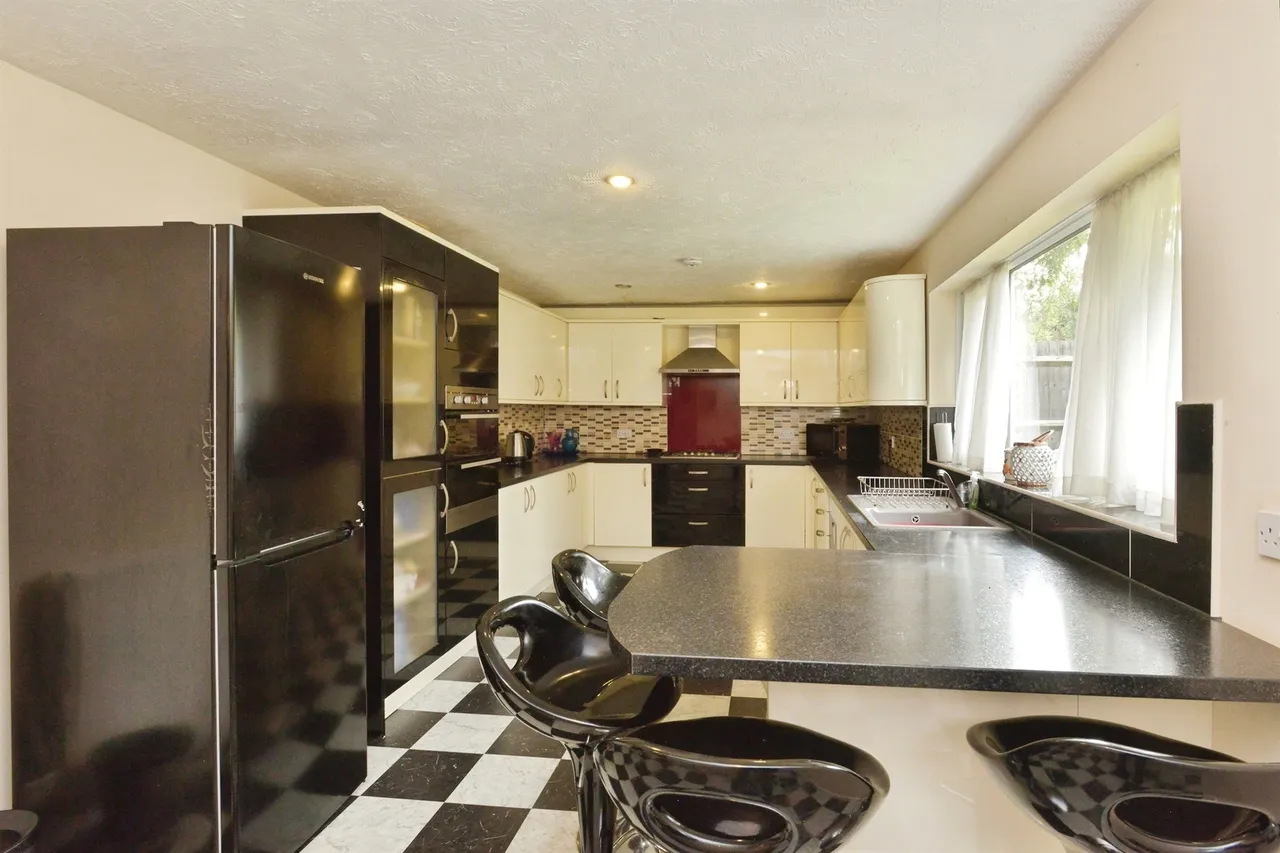 Brendon Court, Furzton, MK4, photo 8