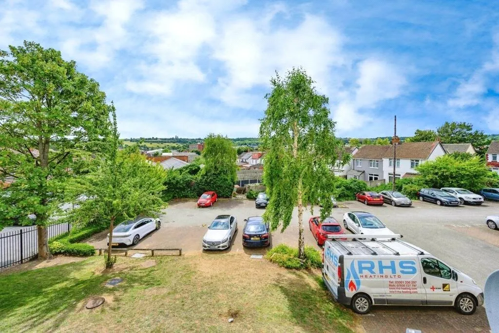Dunstable Road, Luton, Bedfordshire, LU4, photo 3