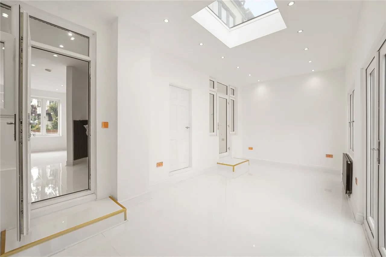 Milton Crescent, Ilford, IG2, photo 9