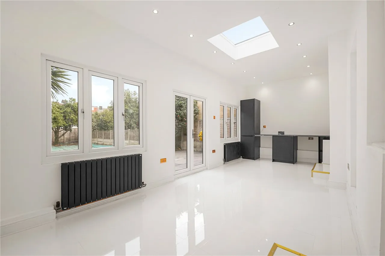 Milton Crescent, Ilford, IG2, photo 7