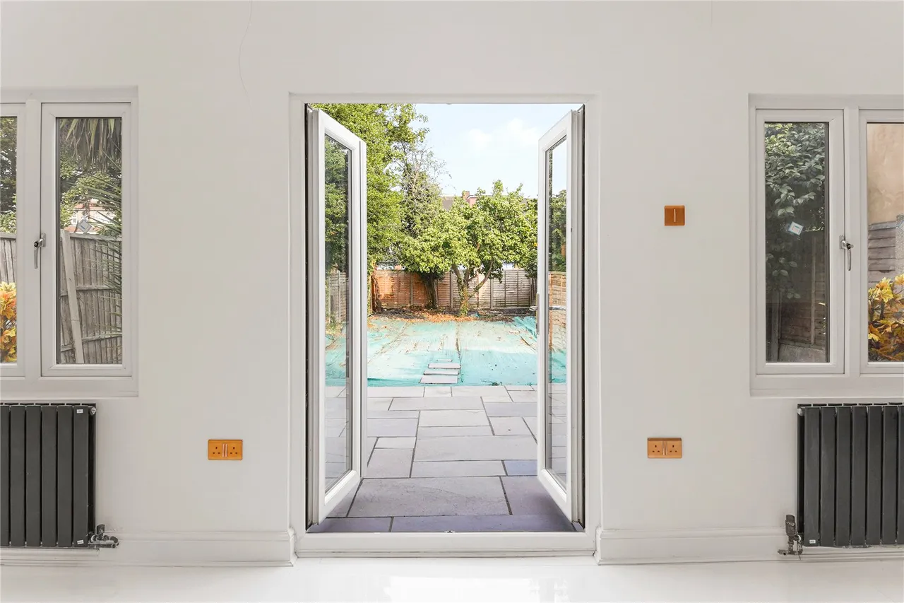 Milton Crescent, Ilford, IG2, photo 10