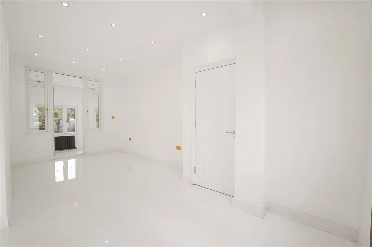 Milton Crescent, Ilford, IG2, photo 6