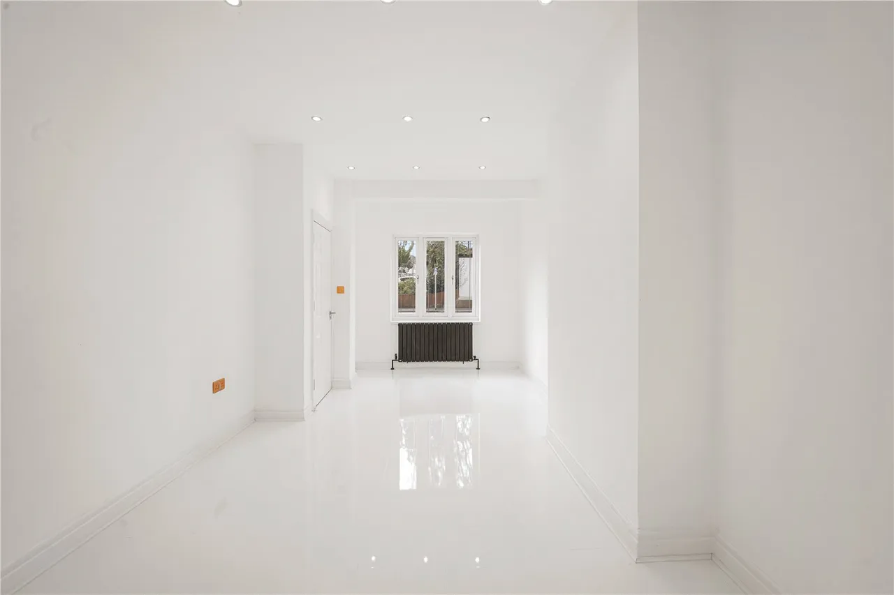 Milton Crescent, Ilford, IG2, photo 5