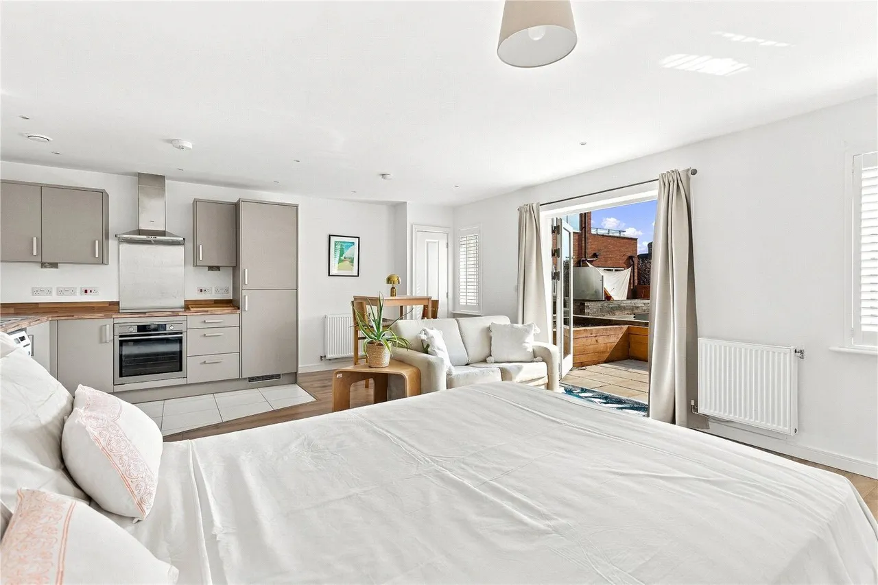Kingston Road, London, SW20, photo 3