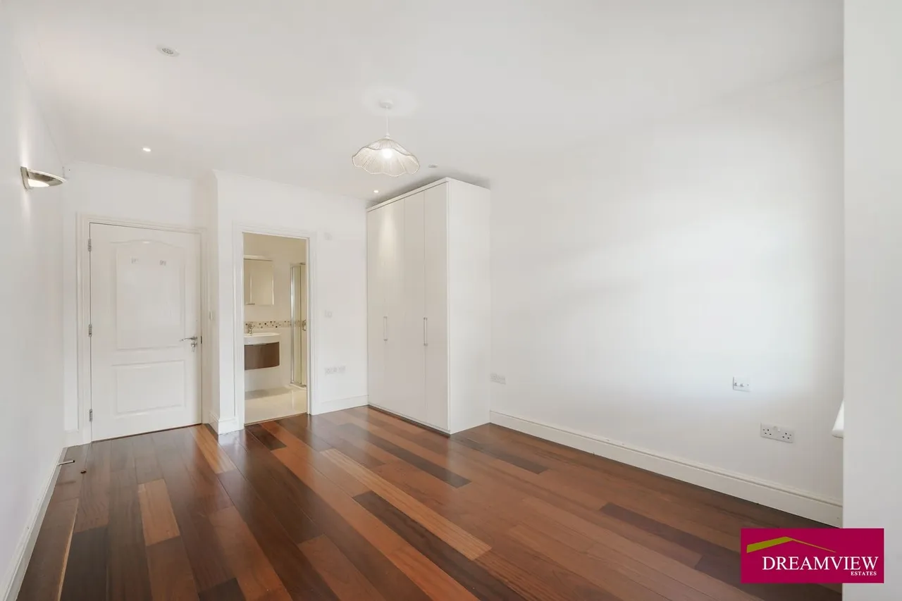 3 bed flat to rent The Vale, London NW11 8SG, photo 7