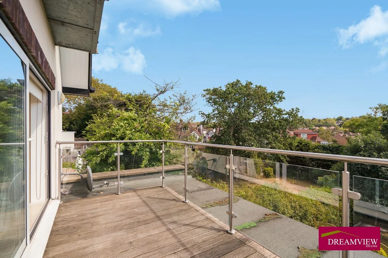 3 bed flat to rent The Vale, London NW11 8SG, photo 4