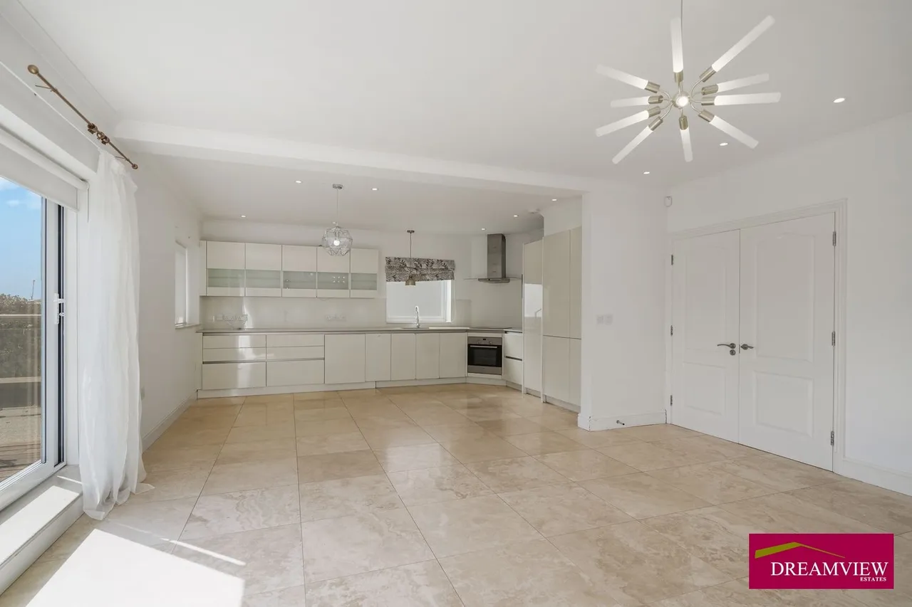 3 bed flat to rent The Vale, London NW11 8SG, photo 10