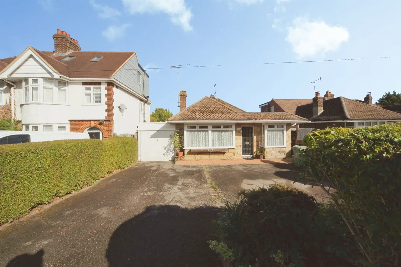 3 bed house for sale, Meadway, Dunstable, LU6