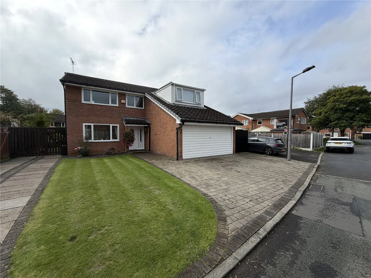 4 bed house for sale, Wenlock Road, Beechwood, WA7