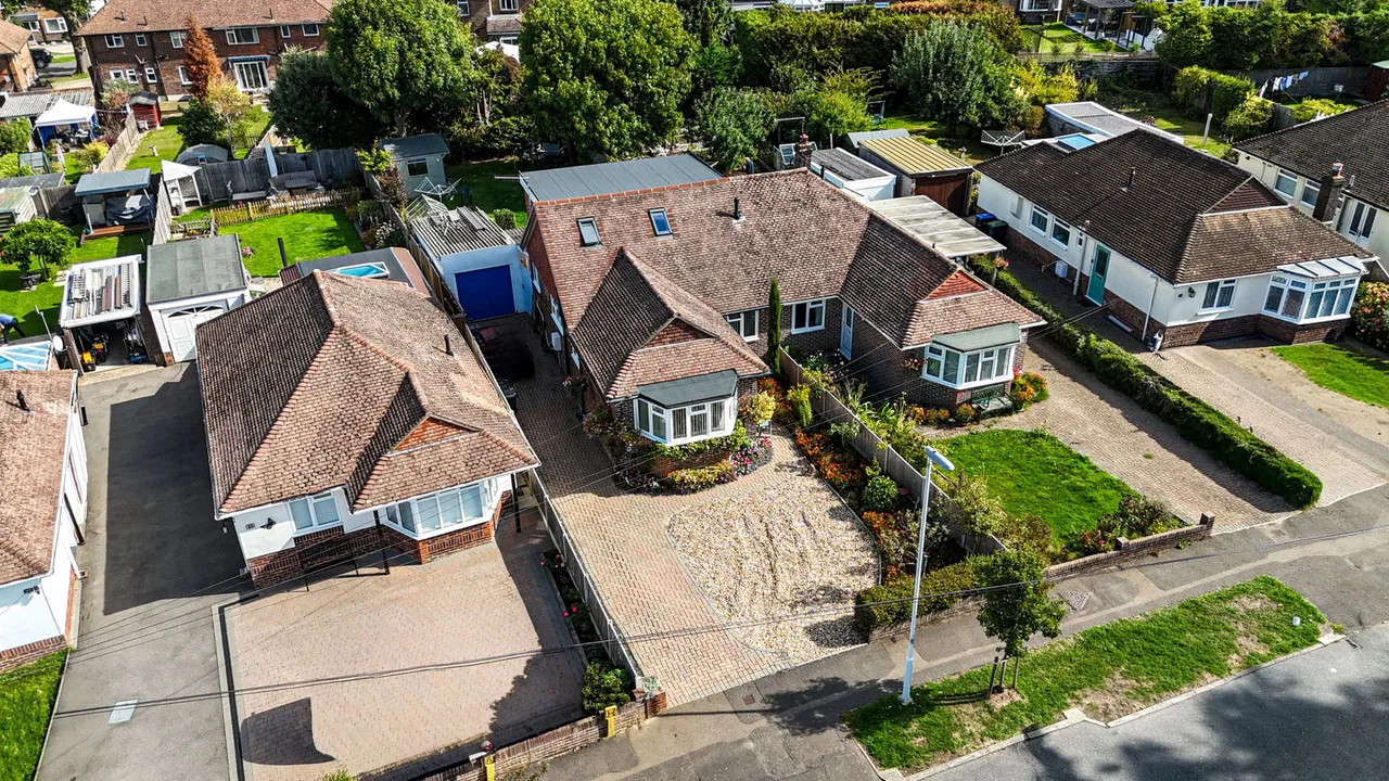 4 bed house for sale, Linden Avenue, East Grinstead, RH19