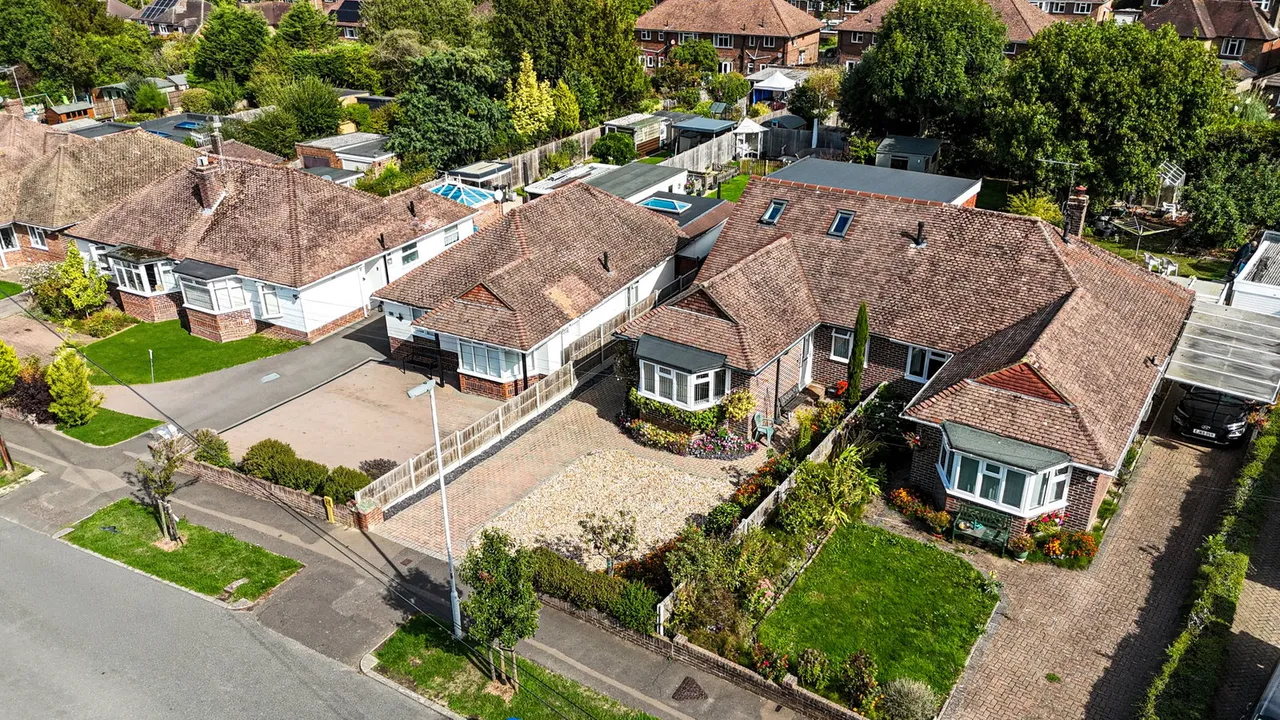Linden Avenue, East Grinstead, RH19, photo 26