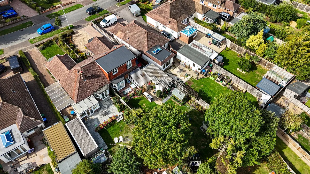 Linden Avenue, East Grinstead, RH19, photo 27