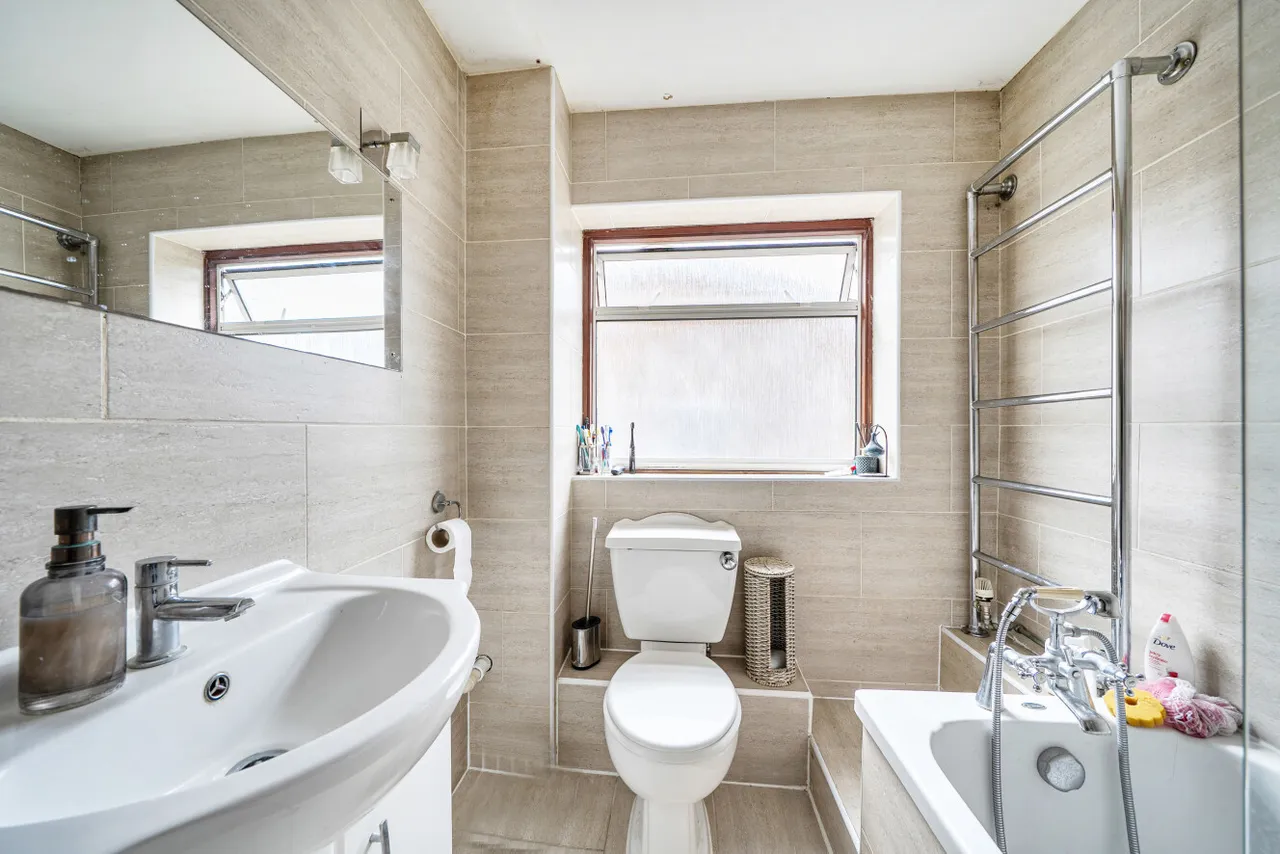 Mead Way, Hayes, BR2, photo 15