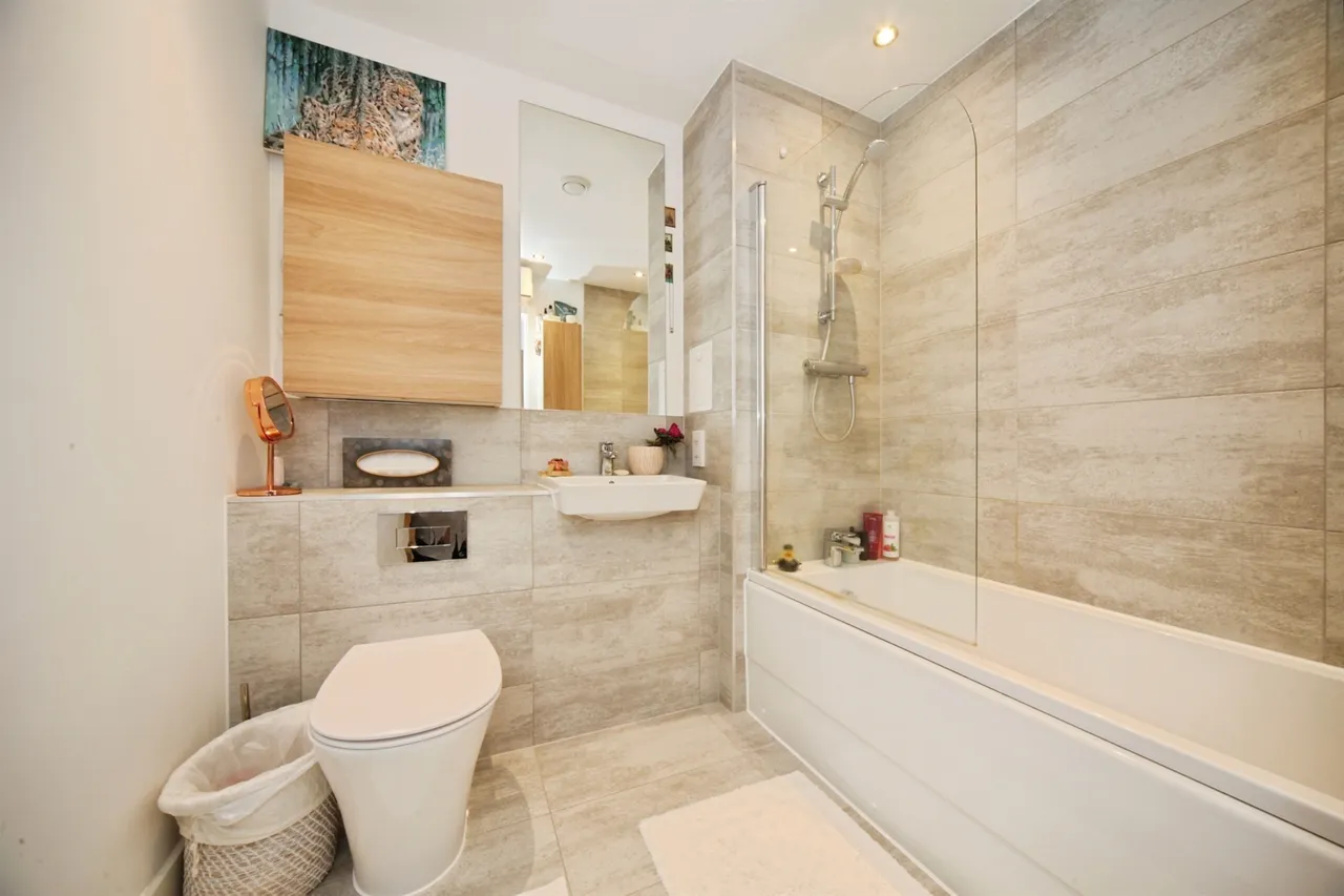 Stirling Drive, Luton, LU2, photo 6