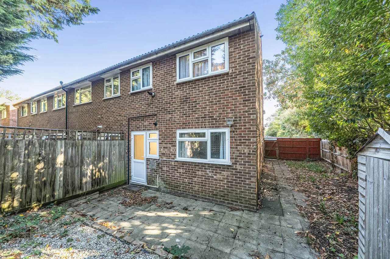 Beeton Close, Hatch End, HA5, photo 11