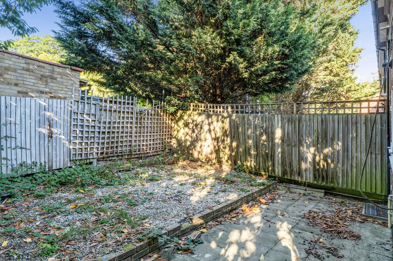 Beeton Close, Hatch End, HA5, photo 10