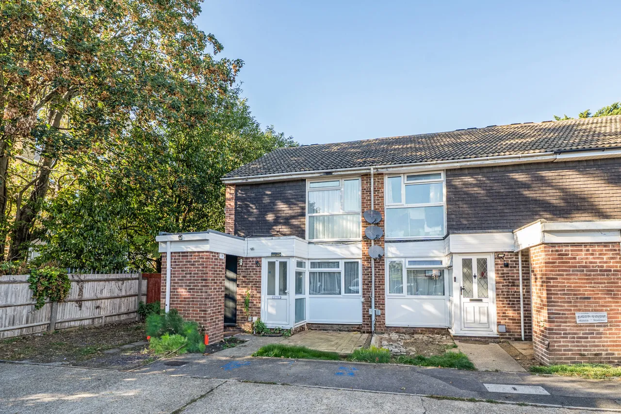 Beeton Close, Hatch End, HA5, photo 15
