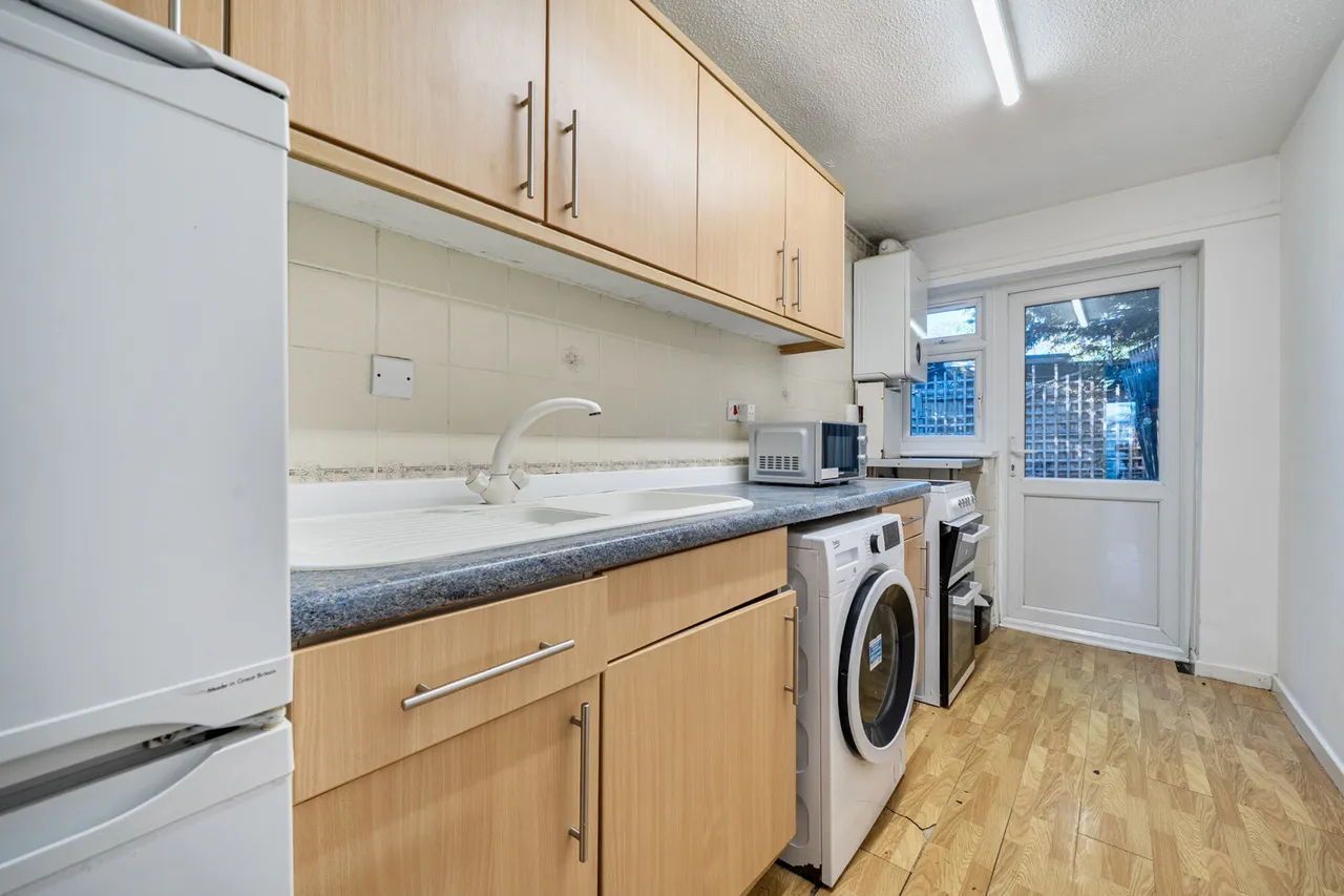 Beeton Close, Hatch End, HA5, photo 2