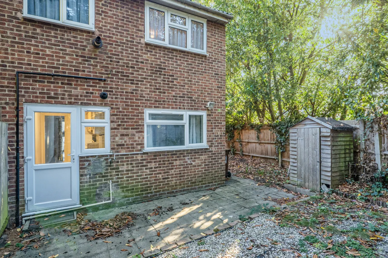 Beeton Close, Hatch End, HA5, photo 14