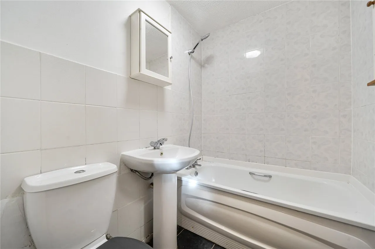 Beeton Close, Hatch End, HA5, photo 9