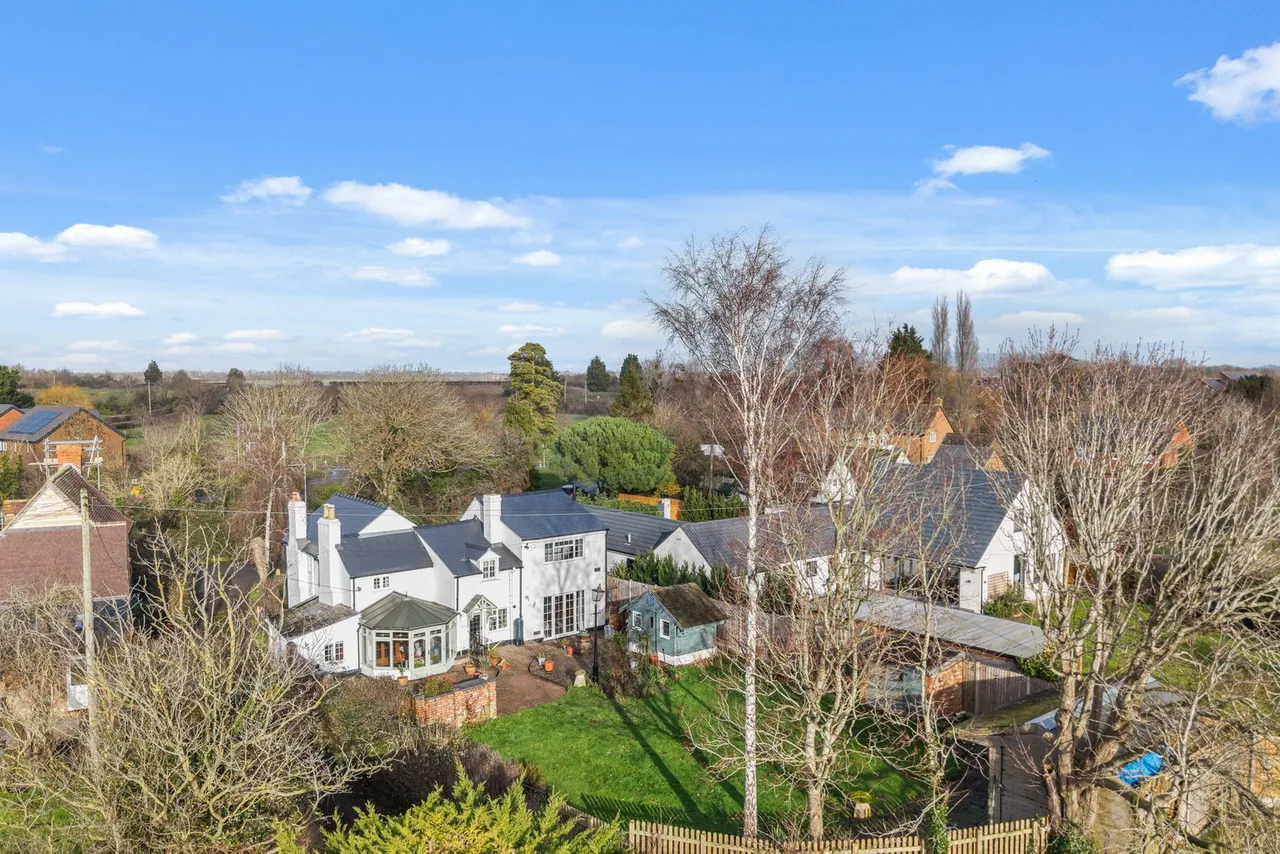 Swan Lane, Stoke Orchard, GL52, photo 2