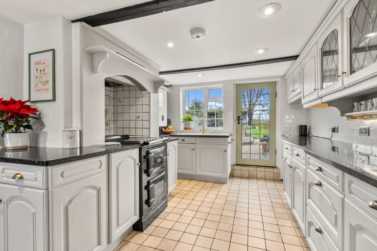 Swan Lane, Stoke Orchard, GL52, photo 6