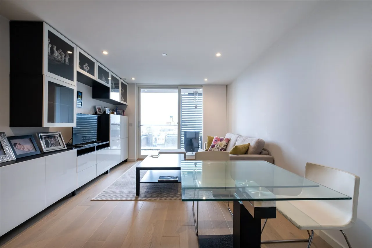 2 bed flat for sale — Upper Richmond Road, London, SW15