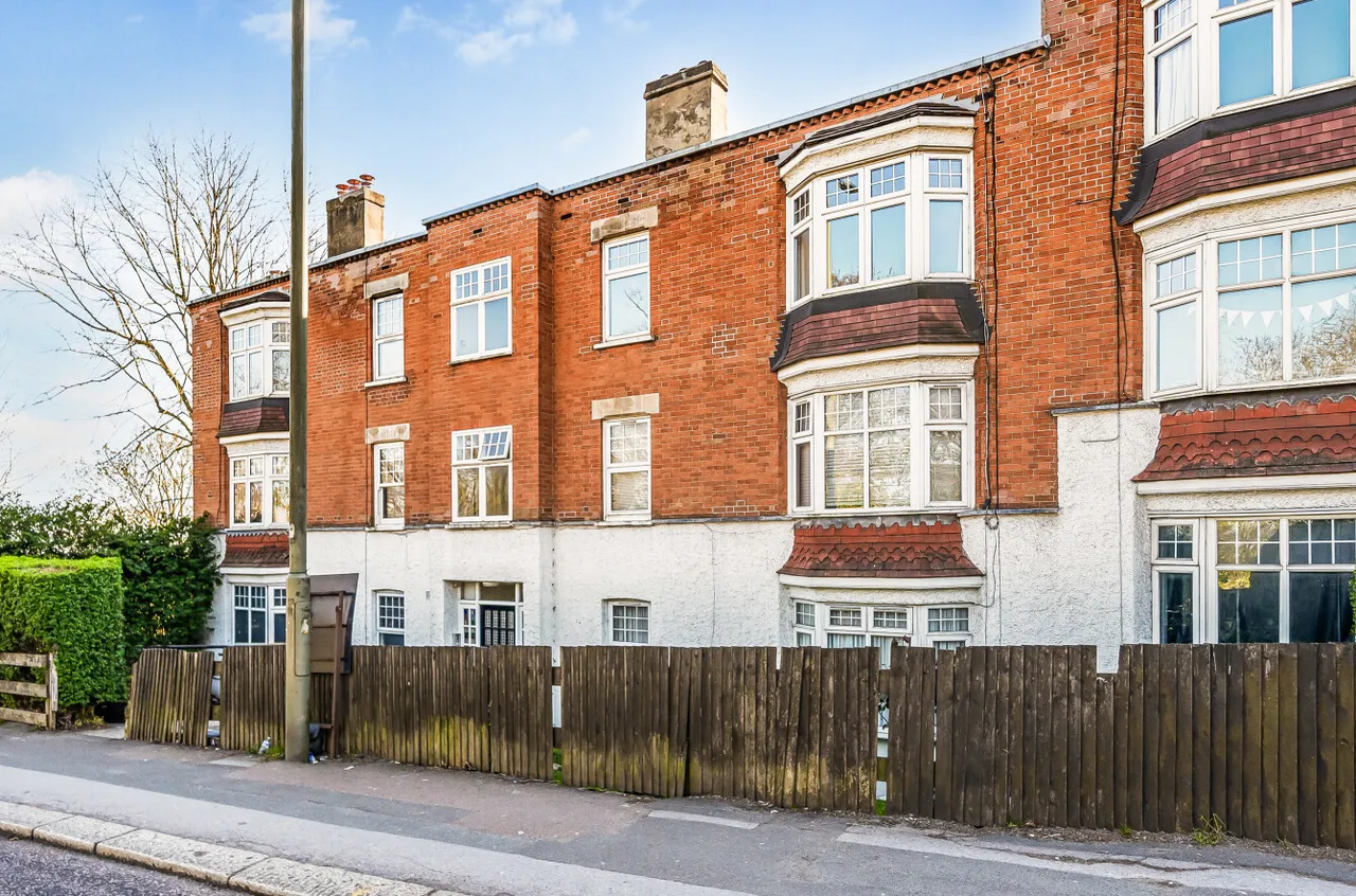 2 bed flat for sale — Hillside Mansions, Barnet Hill, High Barnet, Herts, EN5 5RH