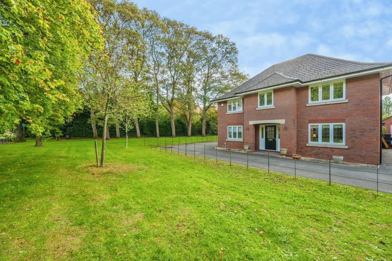 Mary Slater Road, Lichfield, WS13, photo 3