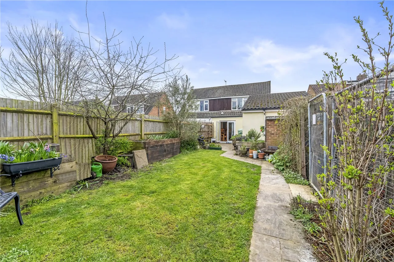 Stratton Road, Sunbury, TW16 6PG, photo 2