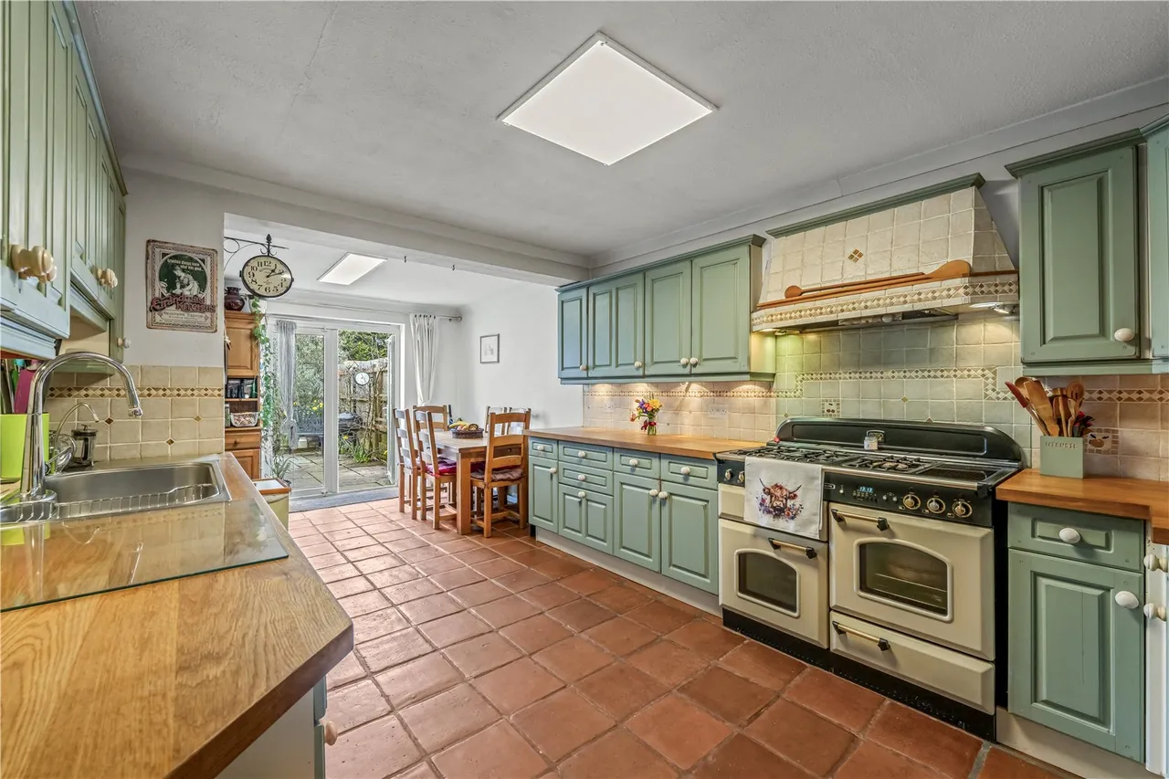 Stratton Road, Sunbury, TW16 6PG, photo 3