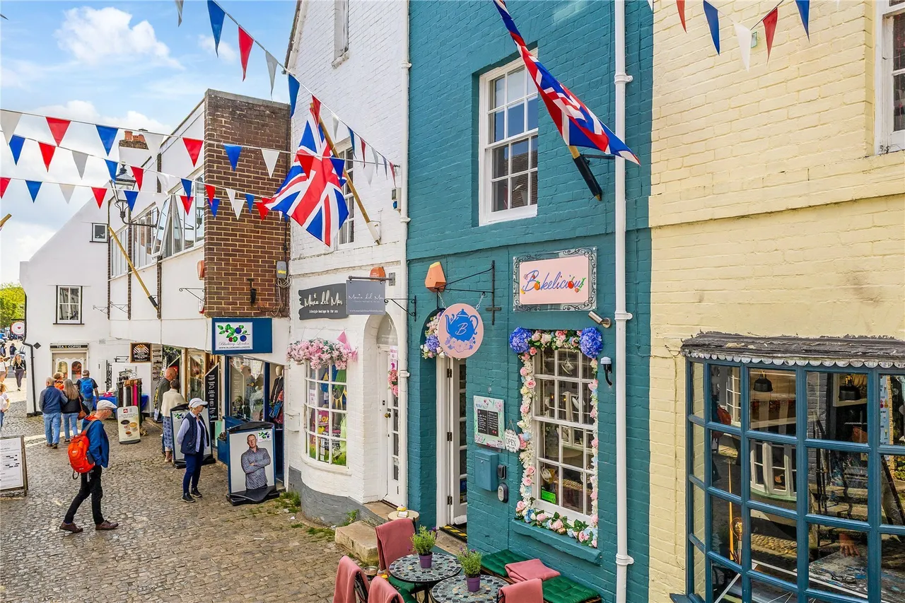 2 bed house to rent — Quay Street, Lymington, SO41