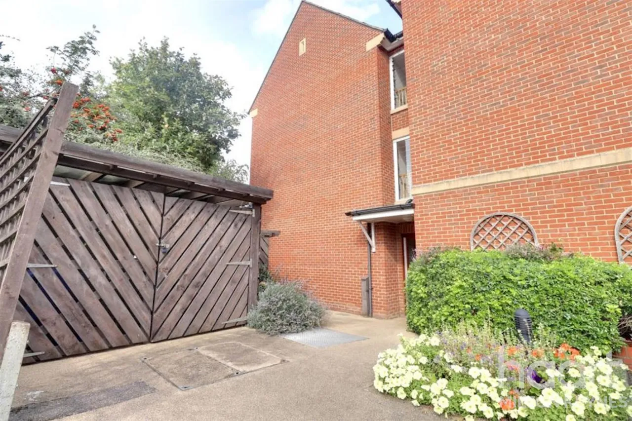 Newton Court, Hoppers Hill, MK46, photo 2