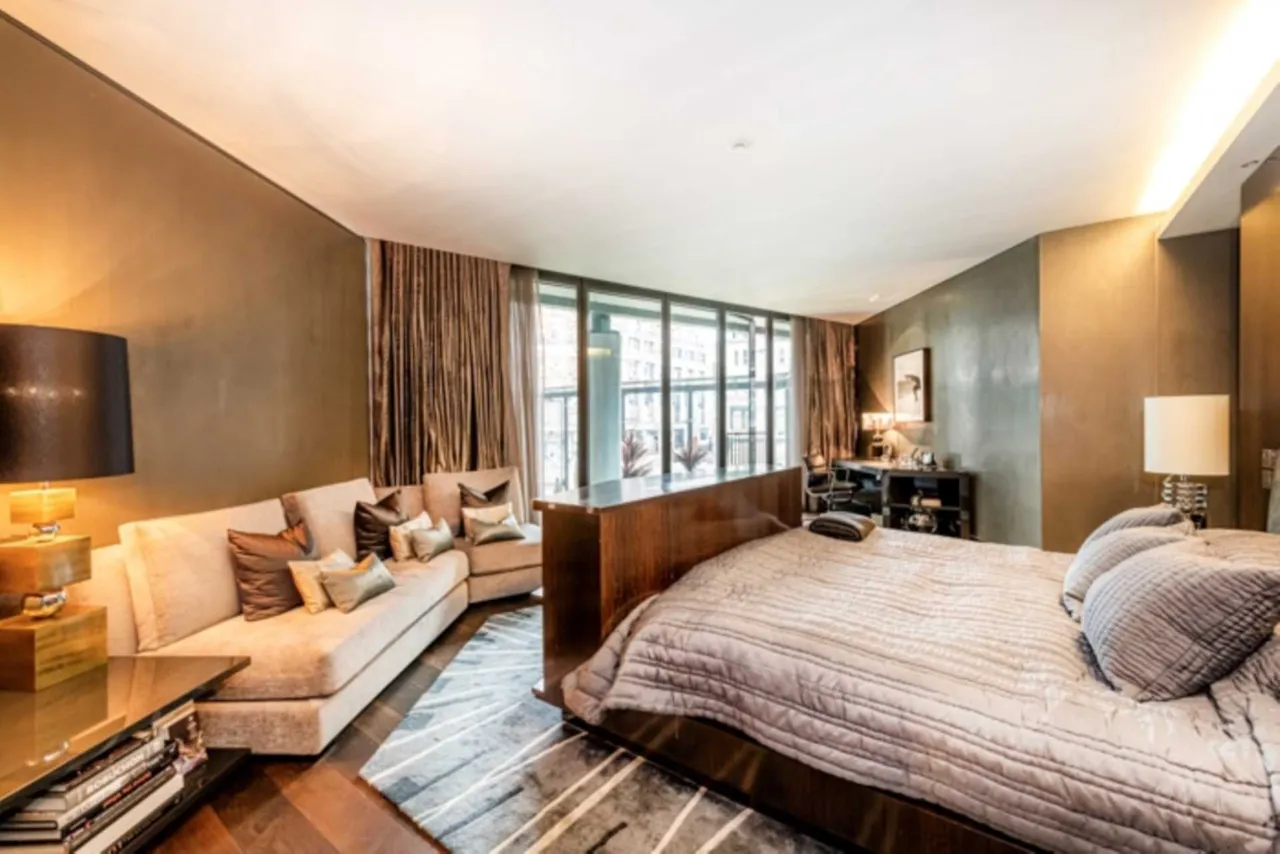 London, SW1X, photo 18