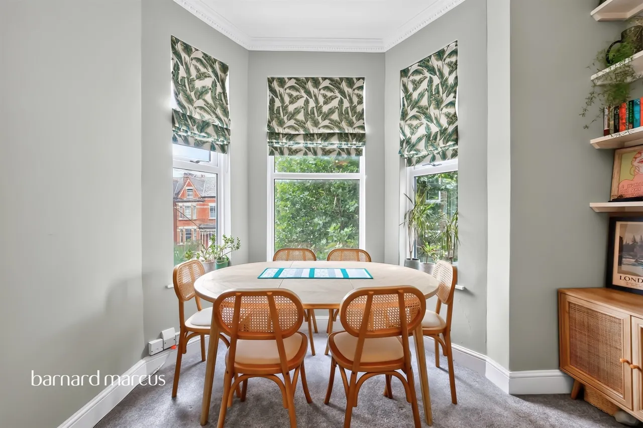 2 bed flat for sale — Thurlow Park Road, London