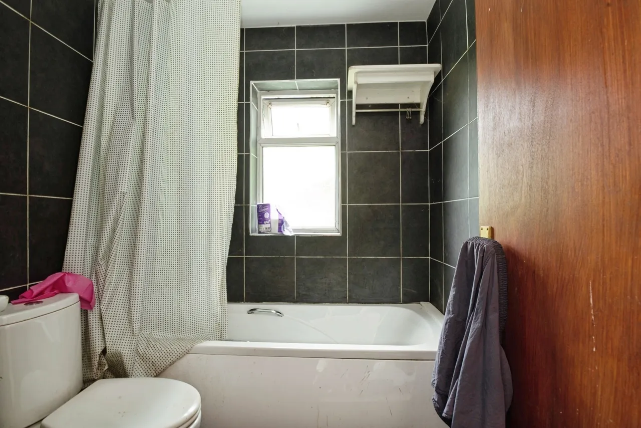 Warwick Street, Grangetown, Cardiff, CF11, photo 5