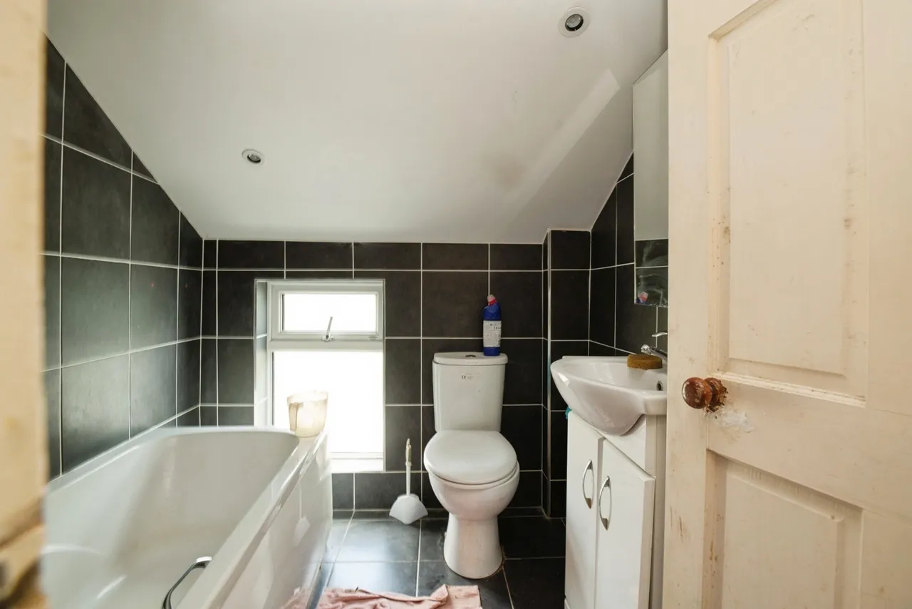 Warwick Street, Grangetown, Cardiff, CF11, photo 20