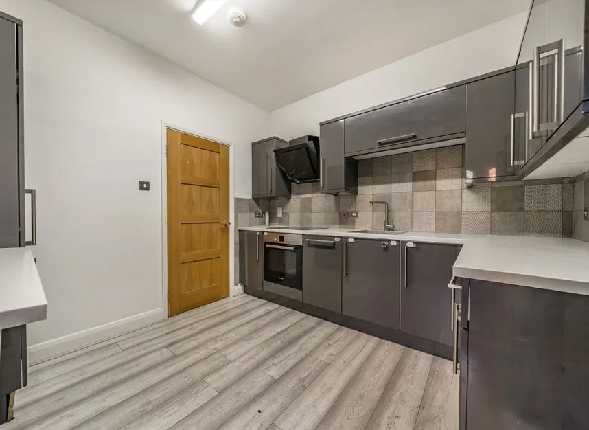 Sellons Avenue, Willesden, NW10, photo 3