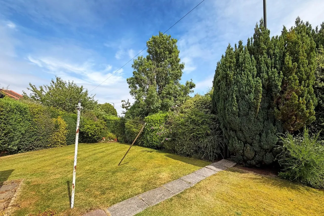 Goodwood Crescent, Timperley, Cheshire WA15 7BD, photo 28