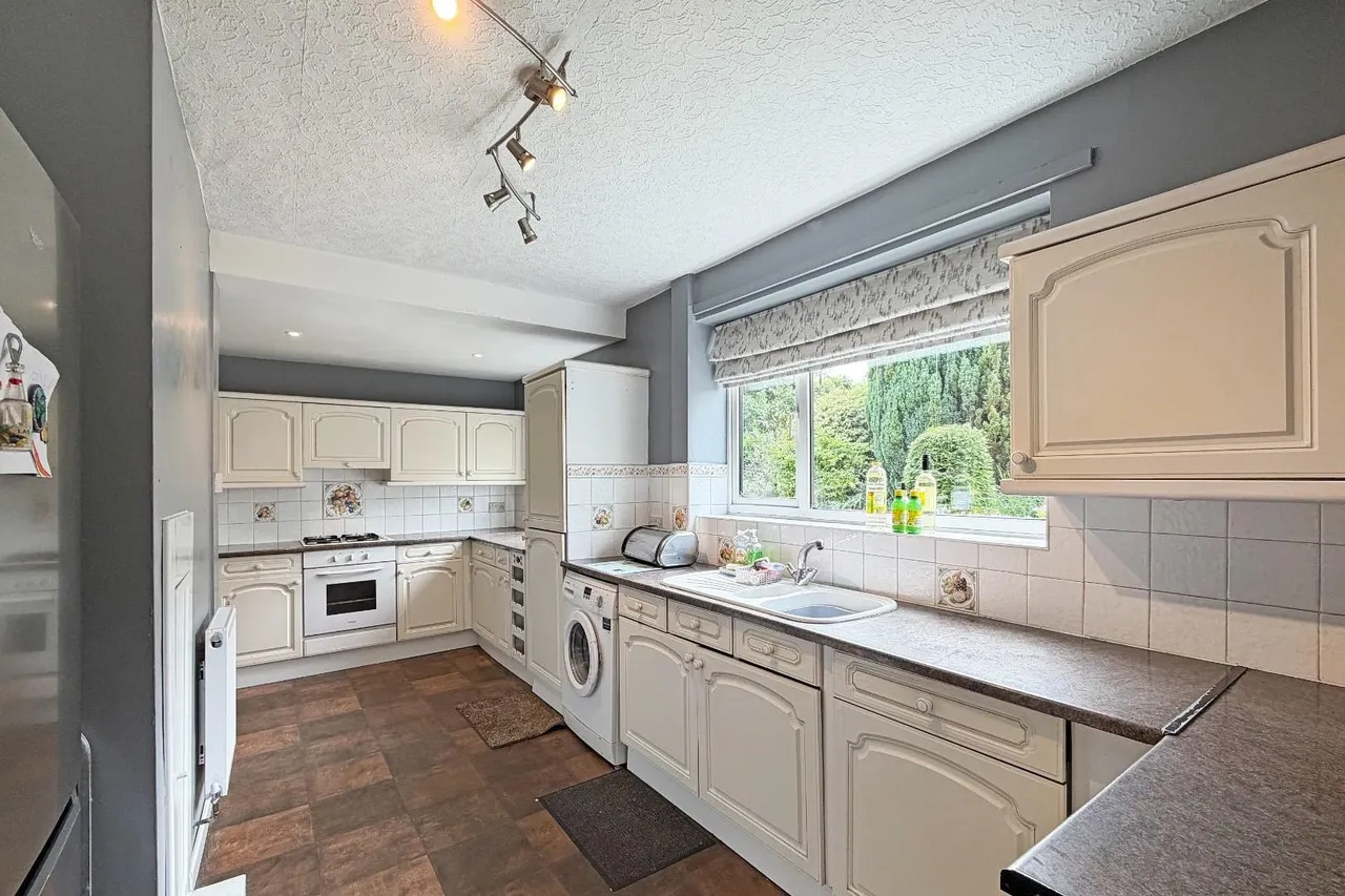 Goodwood Crescent, Timperley, Cheshire WA15 7BD, photo 12