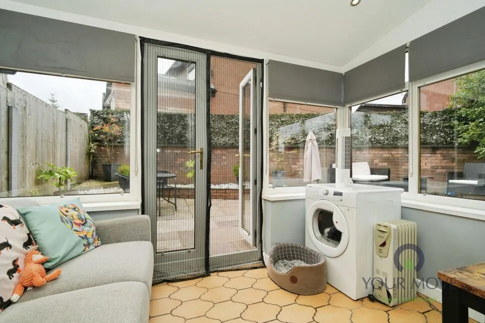 Buckinghamshire Park Close, Shaw, Oldham, OL2, photo 5