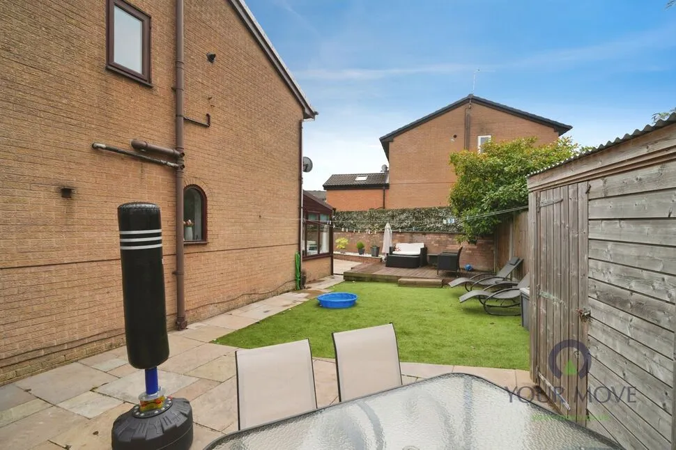 Buckinghamshire Park Close, Shaw, Oldham, OL2, photo 7