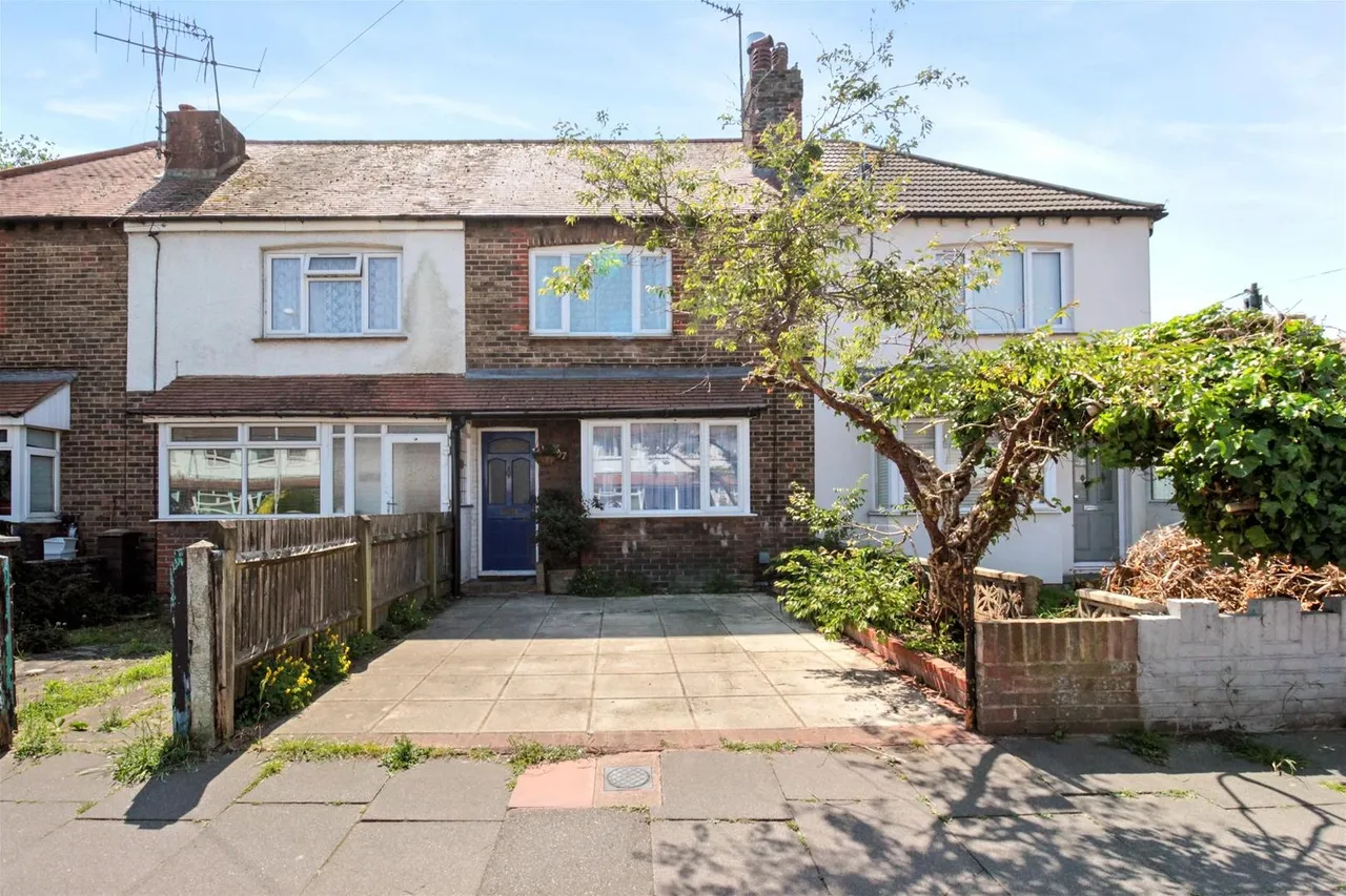 2 bed house for sale — Dominion Road, Worthing