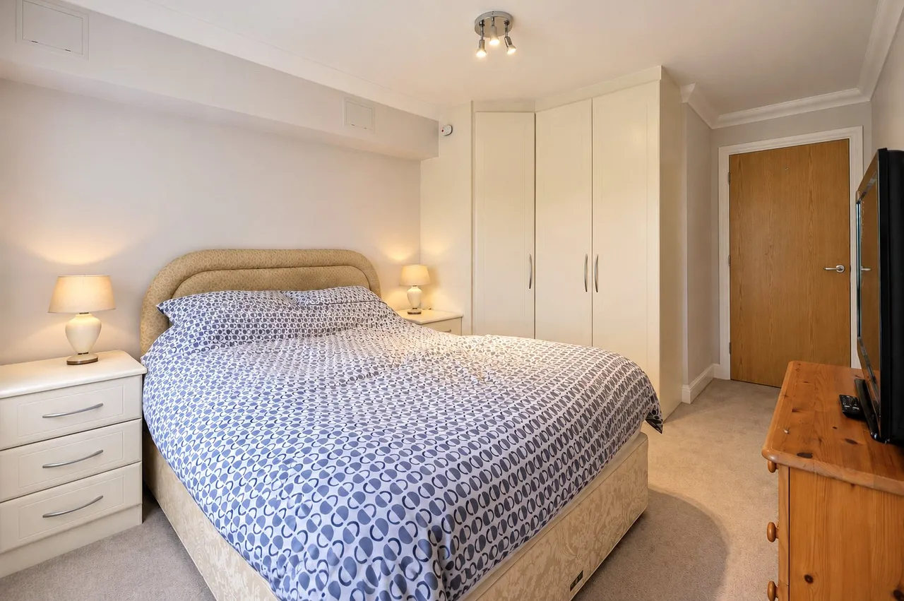 Franklin Court, Wormley, GU8, photo 13