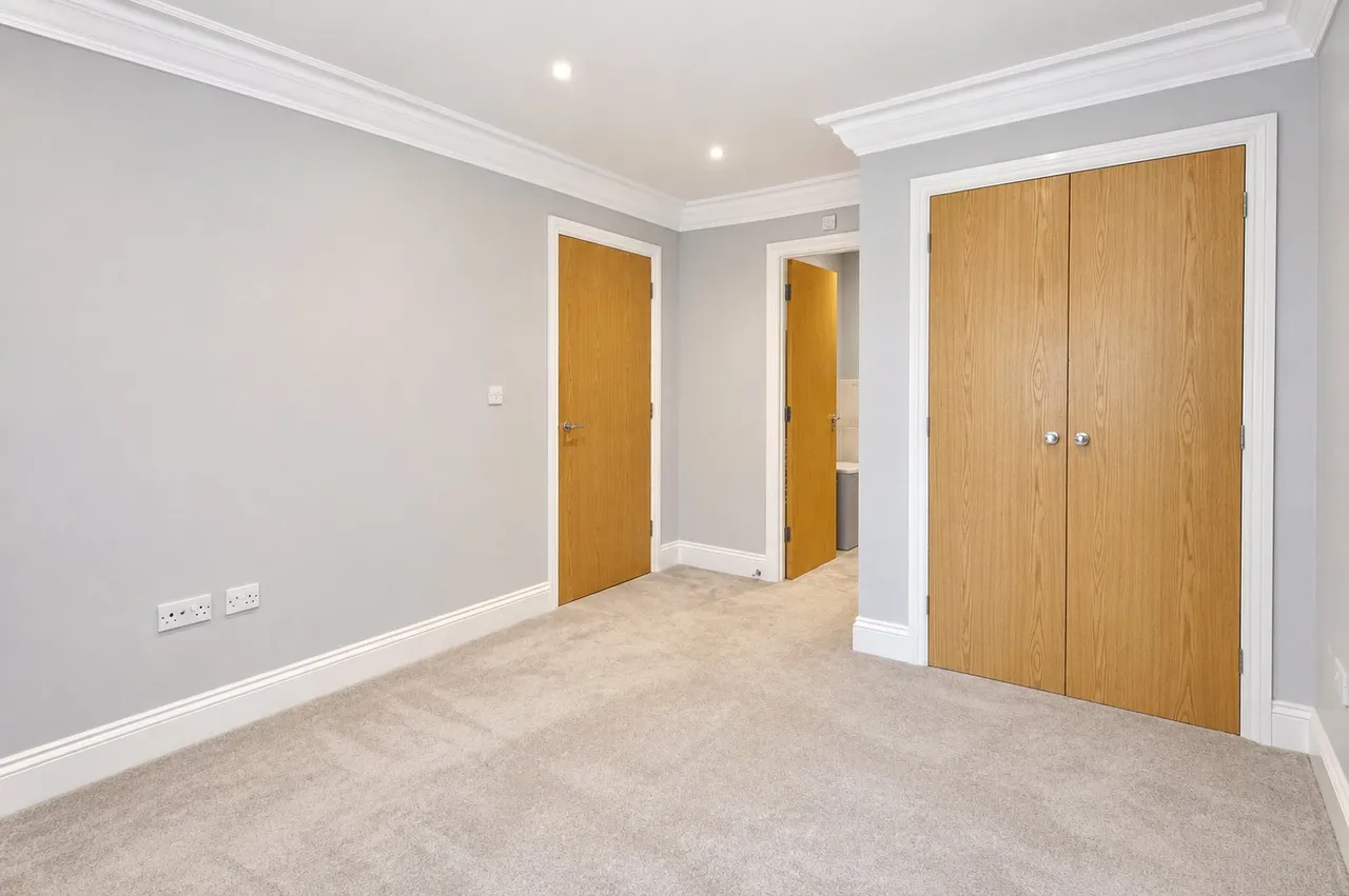 Franklin Court, Wormley, GU8, photo 8