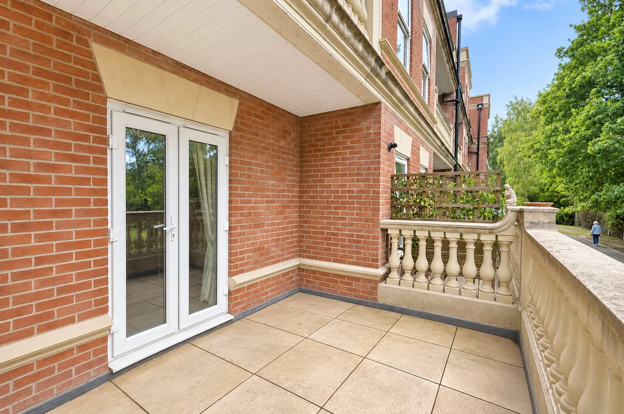 Franklin Court, Wormley, GU8, photo 10