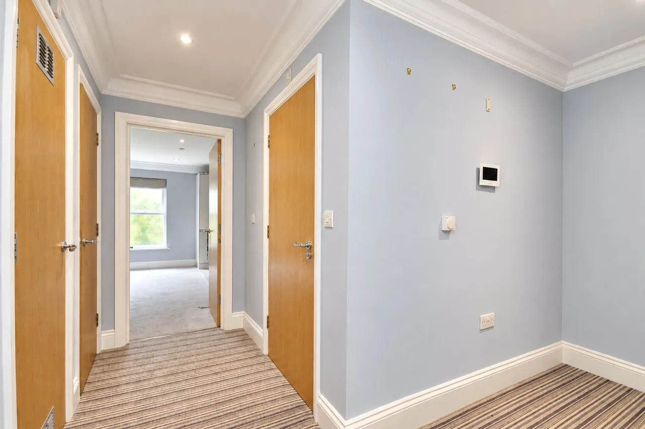 Franklin Court, Wormley, GU8, photo 4
