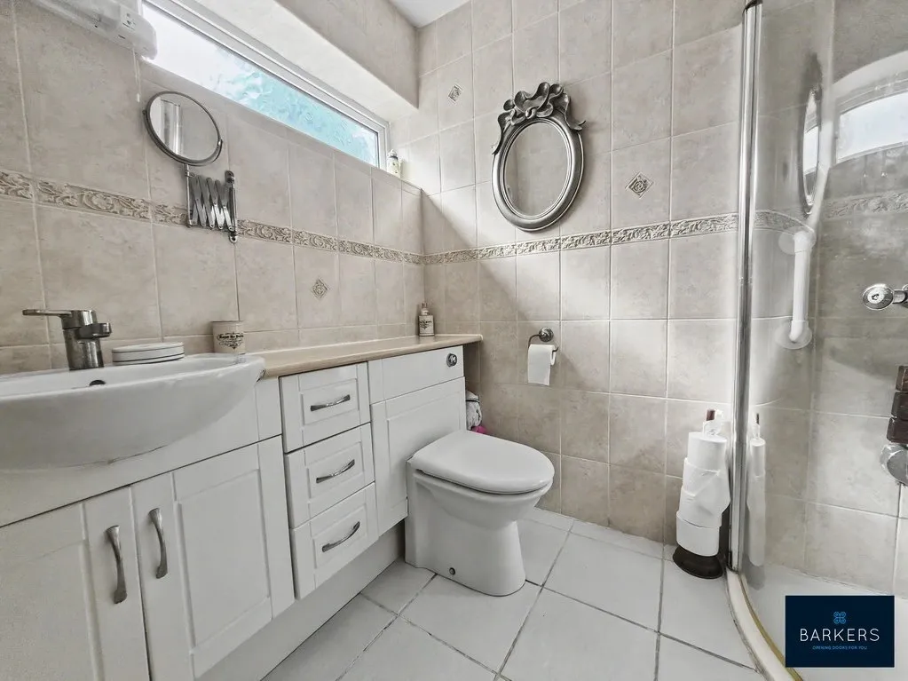 Southcroft Avenue, Birkenshaw BD11 2DB, photo 12