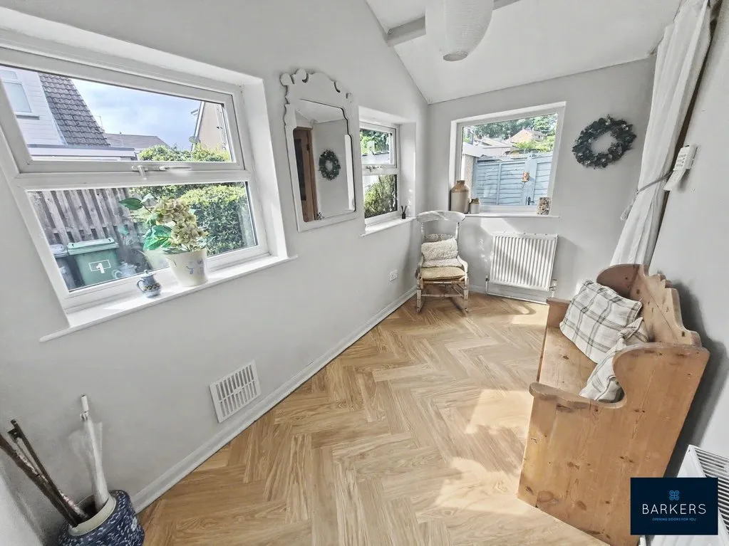 Southcroft Avenue, Birkenshaw BD11 2DB, photo 2