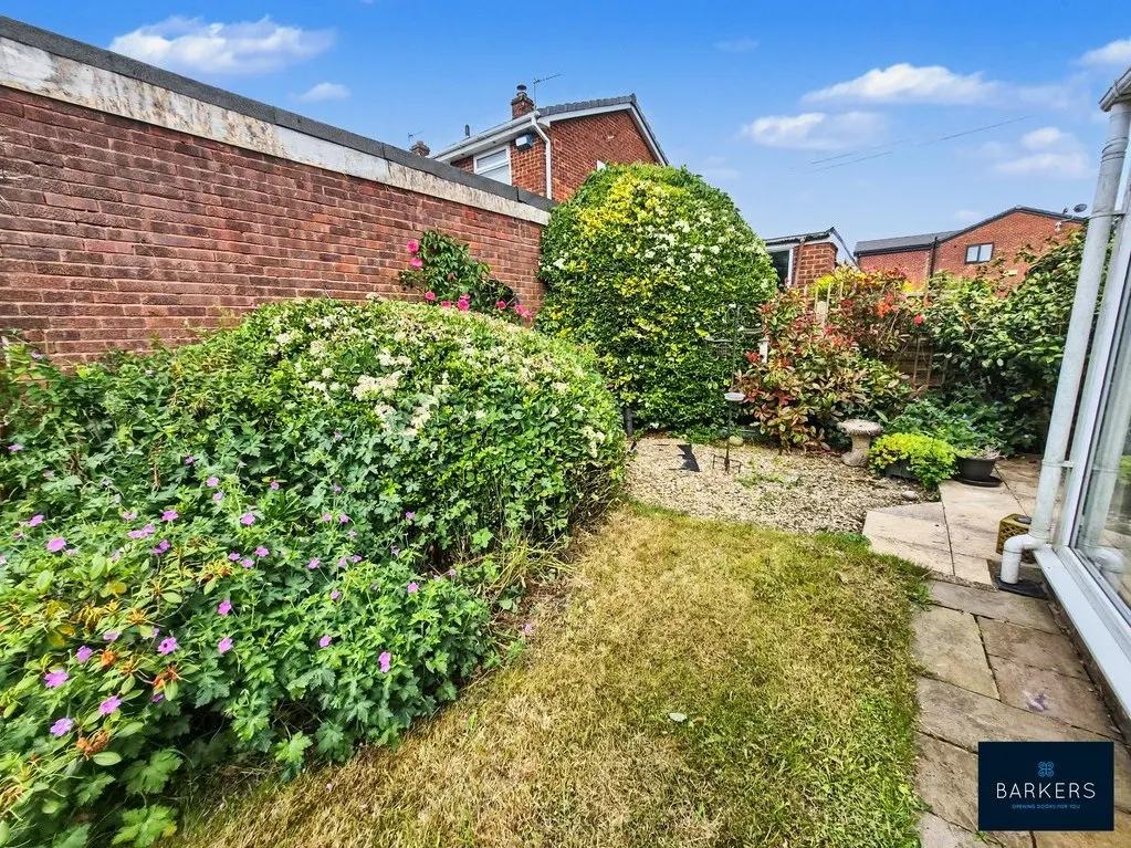 Southcroft Avenue, Birkenshaw BD11 2DB, photo 15